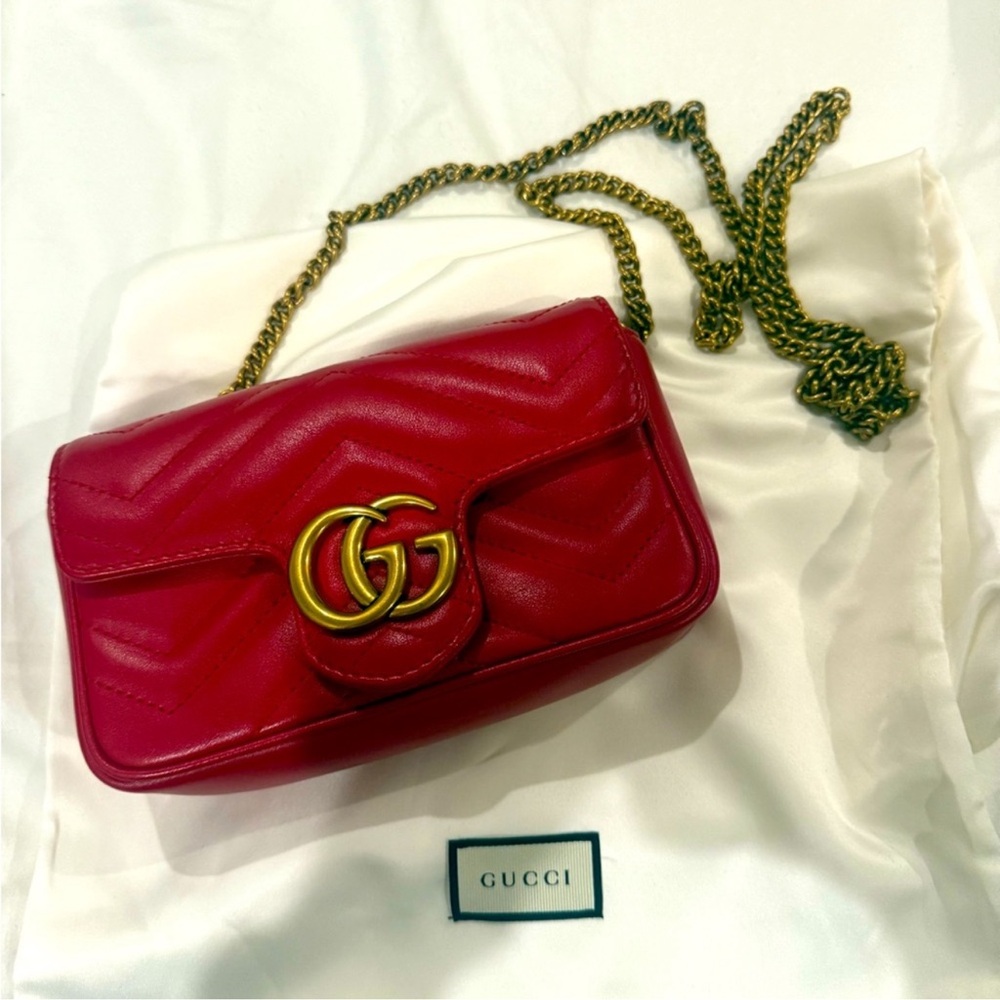 Gucci Fuchsia Leather Crossbody Bag